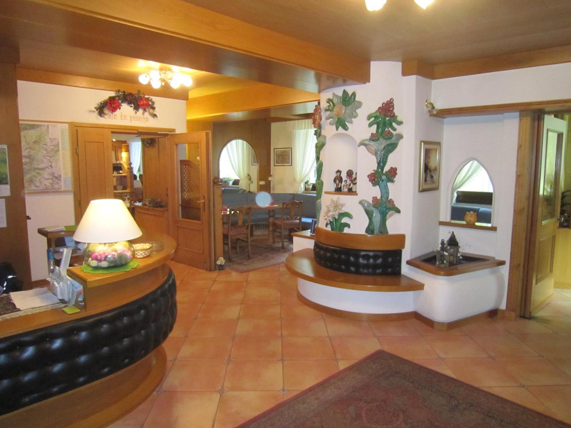 Hotel Alpina 平佐洛 外观 照片