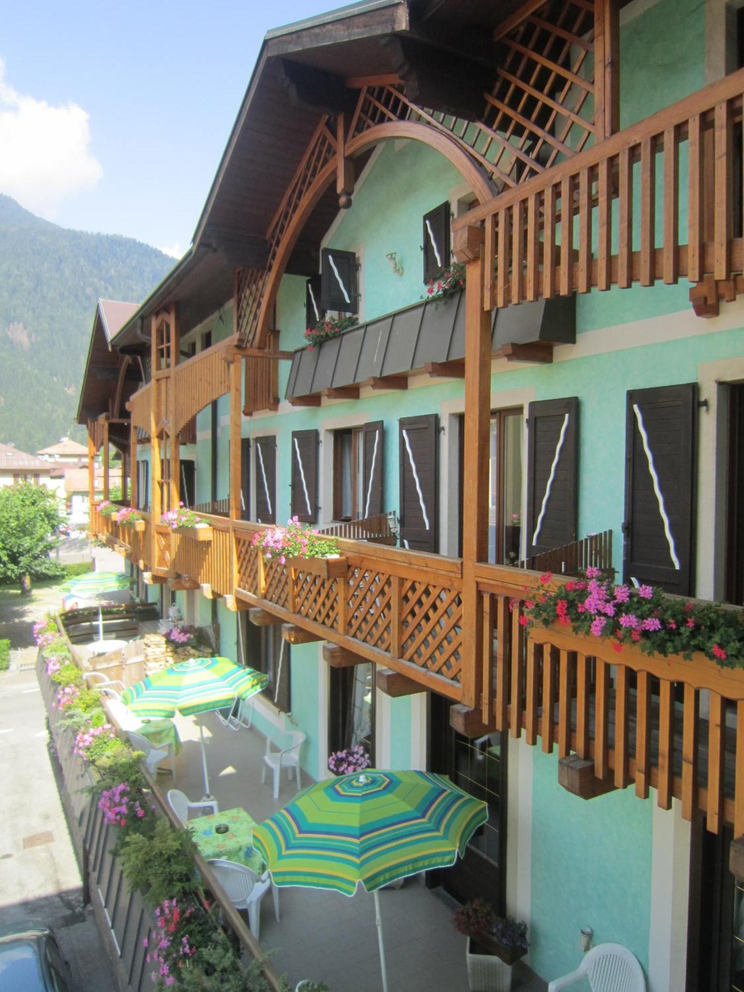 Hotel Alpina 平佐洛 外观 照片